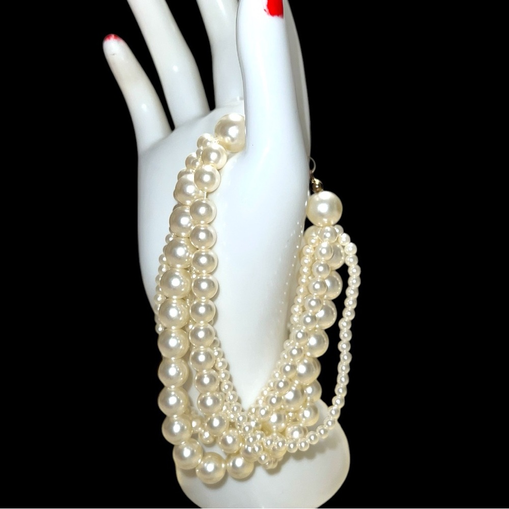 Vintage Pearl multi strand bracelet.